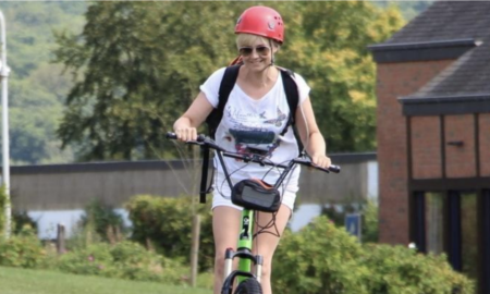 participante sur une trottinette électrique lors du 1001 bornes