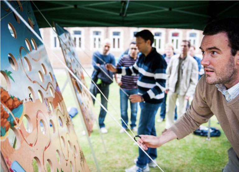 participants playing the Rallye Raid for the 1001 milestones