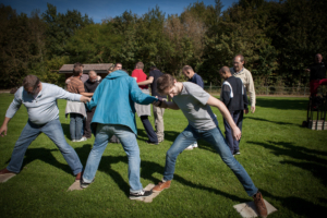 participants traversant une épreuve d’Enquête au Château