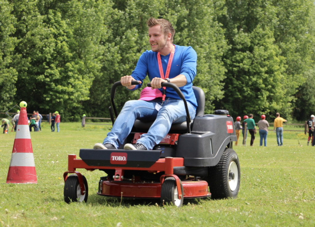 participant maneuvering a zero turn in the Jengame