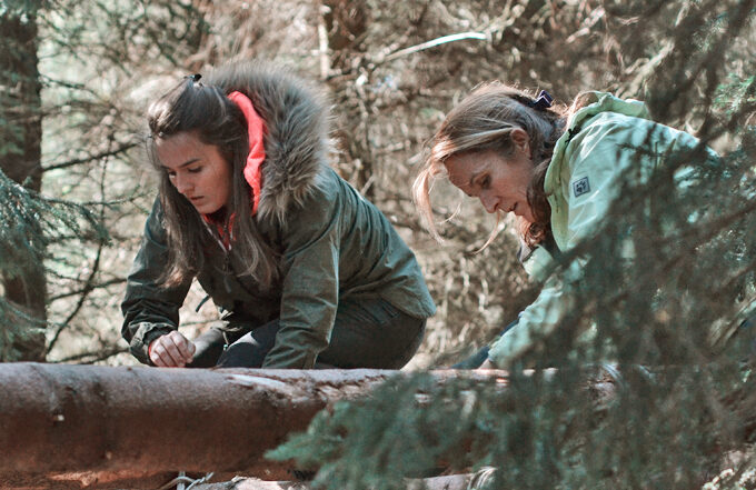 participants building the top of the bridge during the Lumberjack