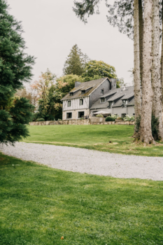 Vue du gîte et de son magnifique jardin Tero Lodge Jalhay au coeur des Fagnes