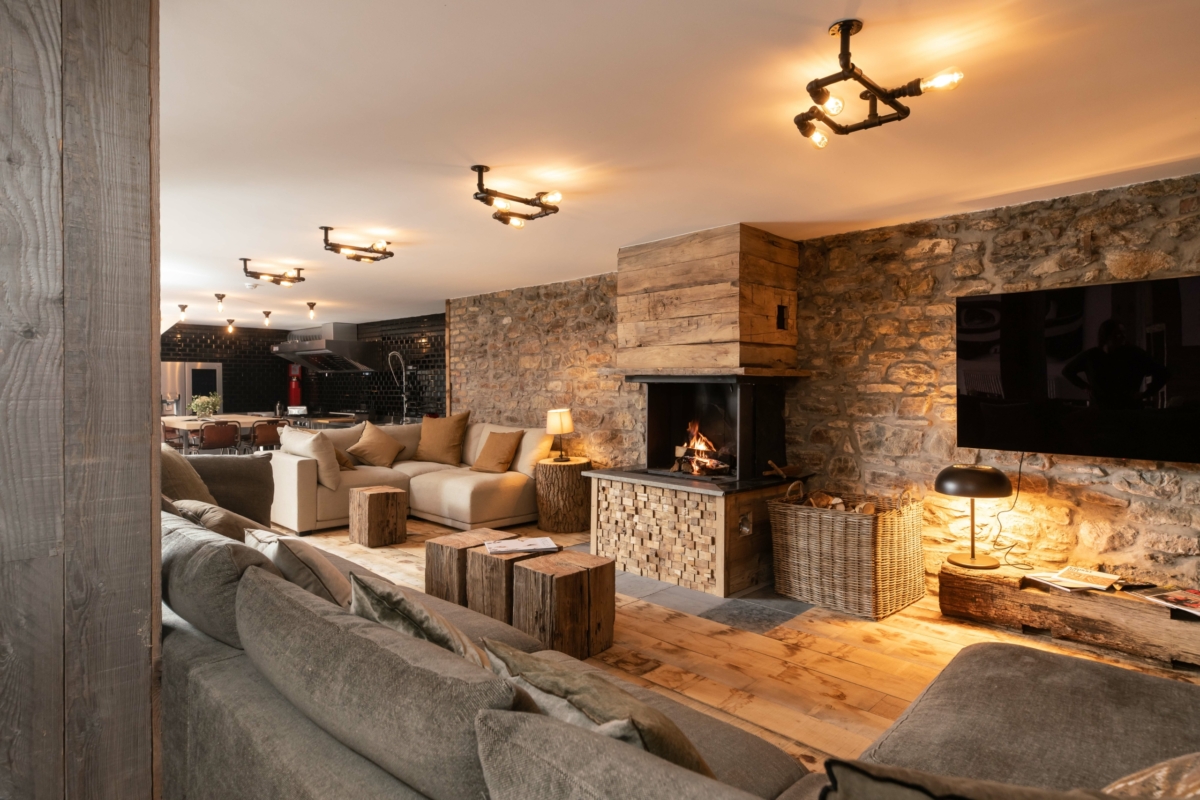 Lounge and fireplace - Tero lodge Ste