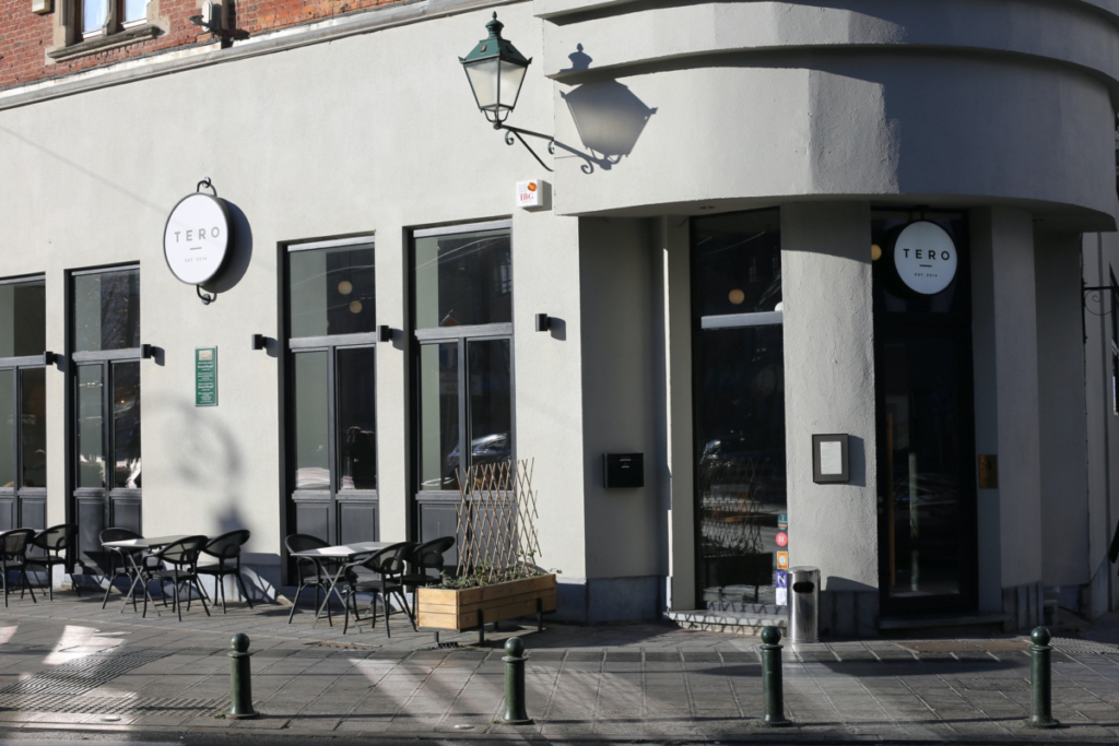 Terrasse et entrée du restaurant Tero Foodhouse Saint-Gilles