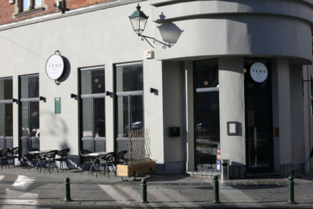 Terrasse et entrée du restaurant Tero Foodhouse Saint-Gilles